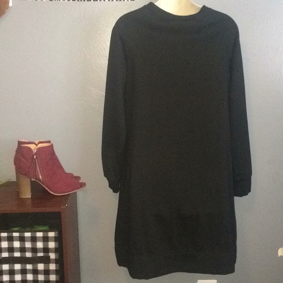 And eawy black sweater dress with pockets - Picture 6 of 8